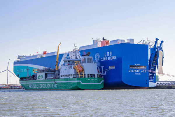 Titan completes first bunkering to MOL under new term contract